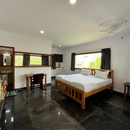 Anand Beach Guesthouse By Moonrocks Mamallapuram Exterior foto
